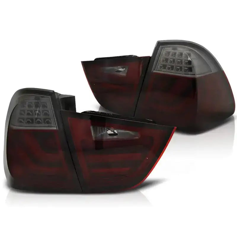 Baklykt Bmw E91 09-11 Red Smoke LED Bar sett vist fra skrå vinkel med synlig LED-lys.