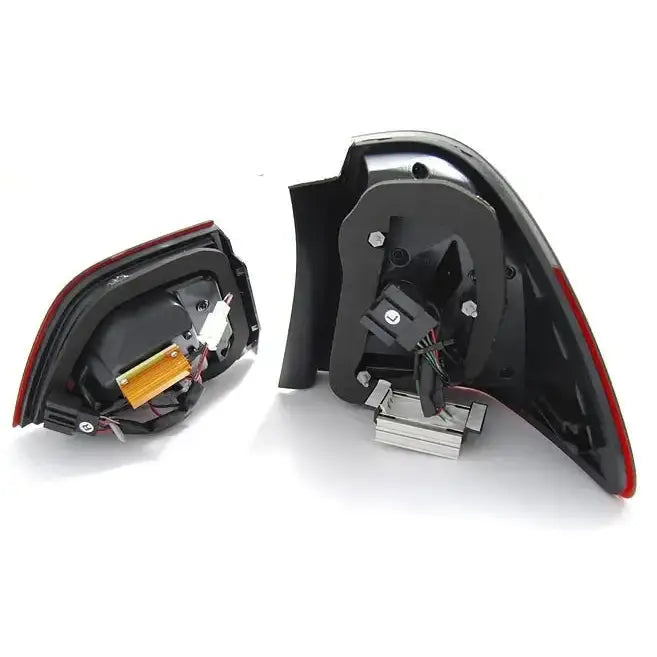 Baklykter Bmw E91 09-11 Red Smoke Led Bar sett bakfra med synlige monteringsdetaljer og elektronikk.