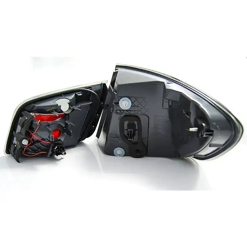 Baklys Bmw F10 10-07.13 Smoke Led Bar sett bakfra med synlige ledninger og monteringspunkter.