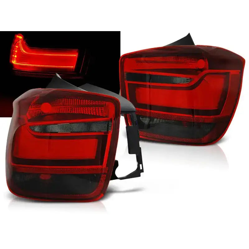 Baklykter Bmw F20 F21 Red Smoke LED Bar, sett fra skrå vinkel med detaljbilde av LED-lys.