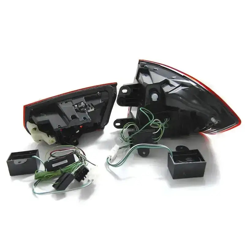 Baklykter Bmw F30 11-15 Red Led Bar sett bakfra med synlige ledninger og monteringsdetaljer.