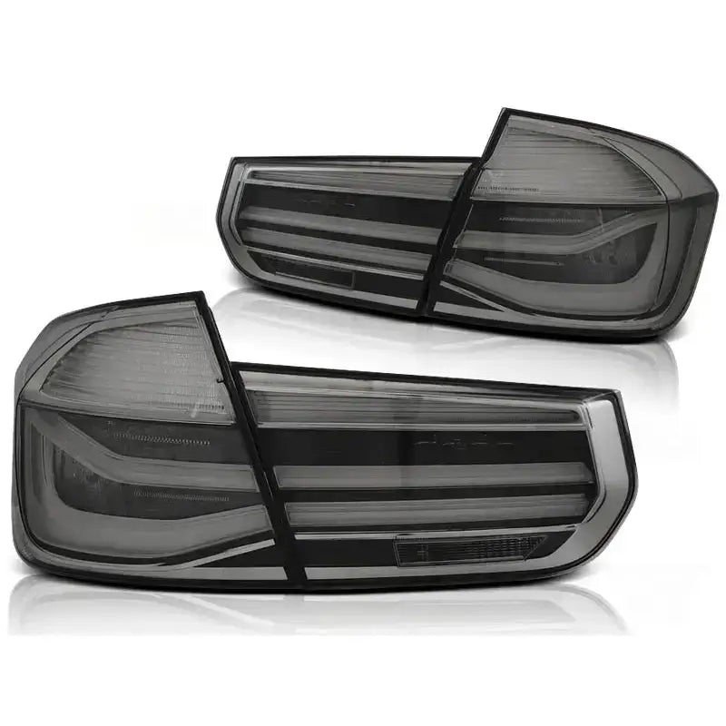 Baklykt Bmw F30 11-15 Smoke LED Bar sett vist fra skrå vinkel med sotet og klart plast.