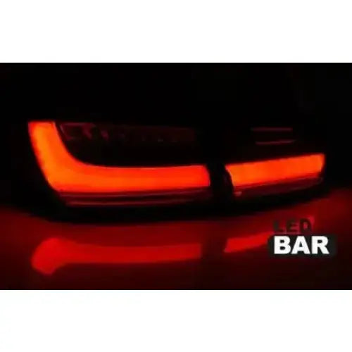Baklykt Bmw F30 LED Bar Seq Tail Lights Black Smoke med rød LED-belysning sett fra skrå vinkel.
