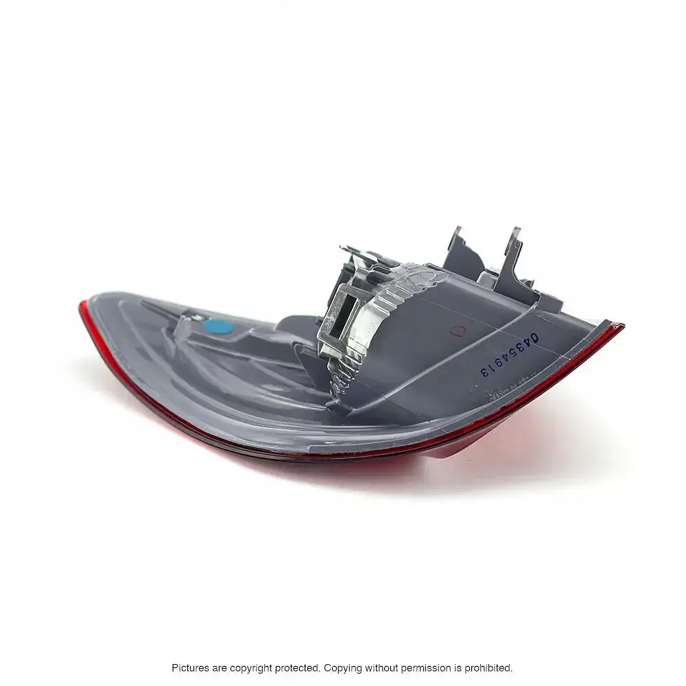 Baklys Bmw X3 F25 10-17 sett fra siden med grå og rød plast, festemekanismer synlige.