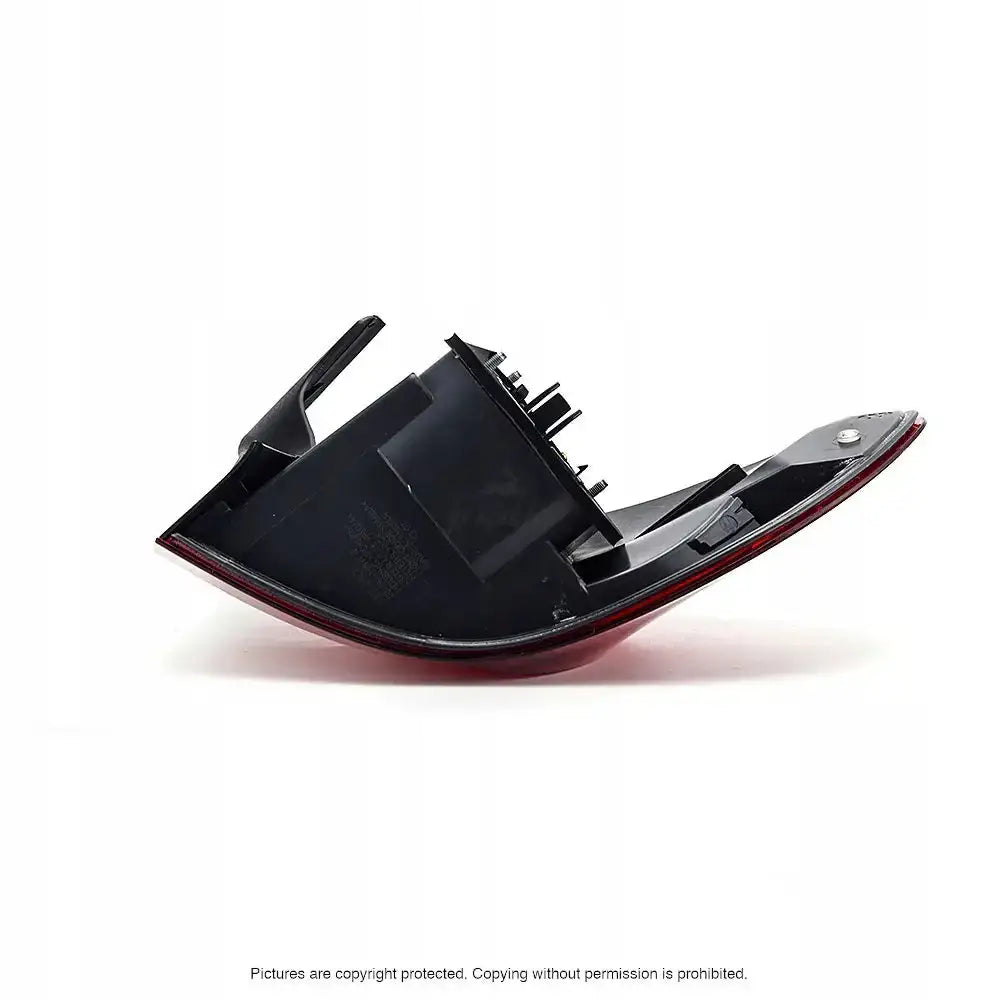 Baklys Bmw X5 E70 LED sett fra siden med synlige plugger og monteringspunkter.