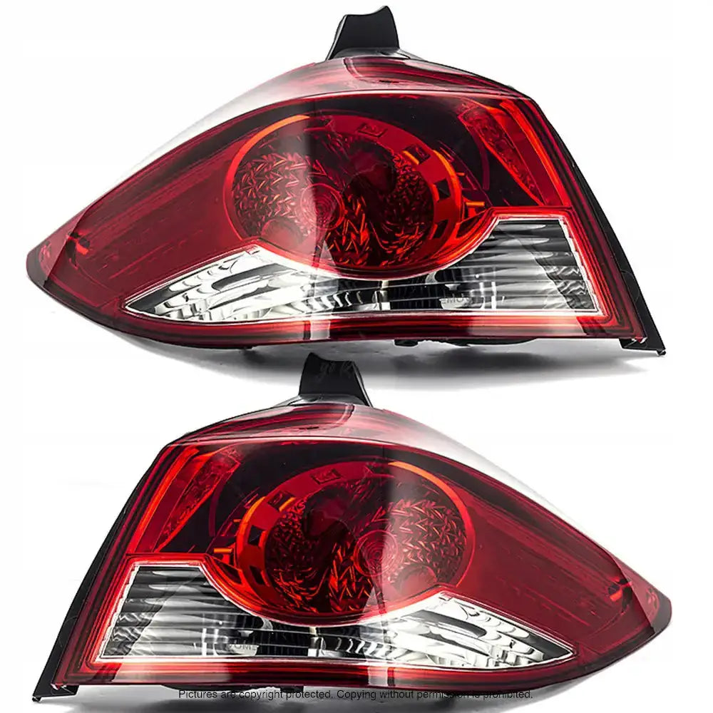 Baklykter Chevrolet Cruze 11- med klart og rødt plast, kromdetaljer og reflektorer, skrå vinkel.
