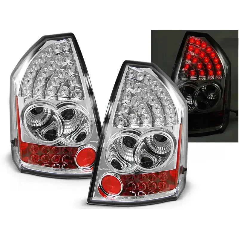 Baklykter Chrysler 300C 05-08 Chrome LED med klar linse og runde LED-lys, tent i mørket.
