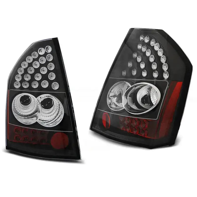Baklykt Chrysler 300C/300 09-10 Black Led med klare linser, svarte detaljer og synlige LED-elementer.