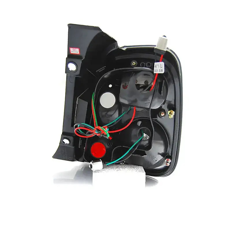 Baklys Fiat 500 07- smoke LED sett fra innsiden med synlige ledninger og skruefester.