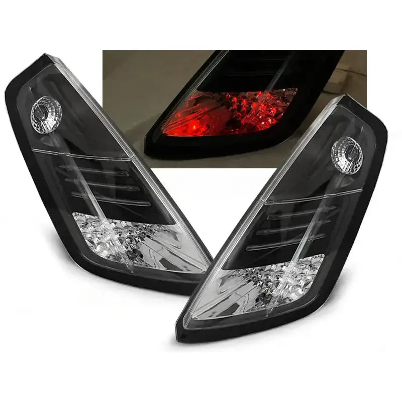 Baklykter Fiat Grande Punto Black Led med sort og klar plast, detaljbilde av rød baklysfunksjon.