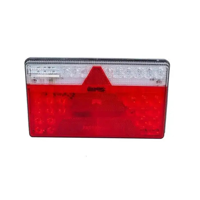 Baklys tilhenger Aspöck Multiled II, frontbilde med rød og klar linse og sentrert trekantrefleks.