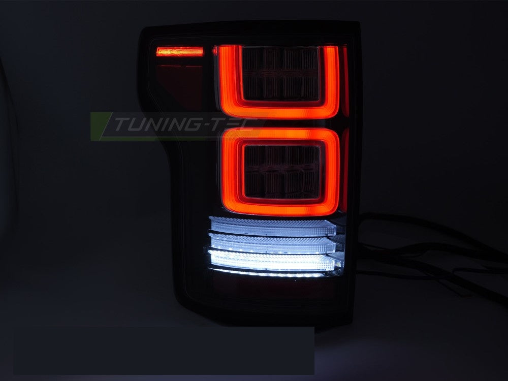 Ford F150 MK13 baklykter LED rød montert på kjøretøy bakperspektiv