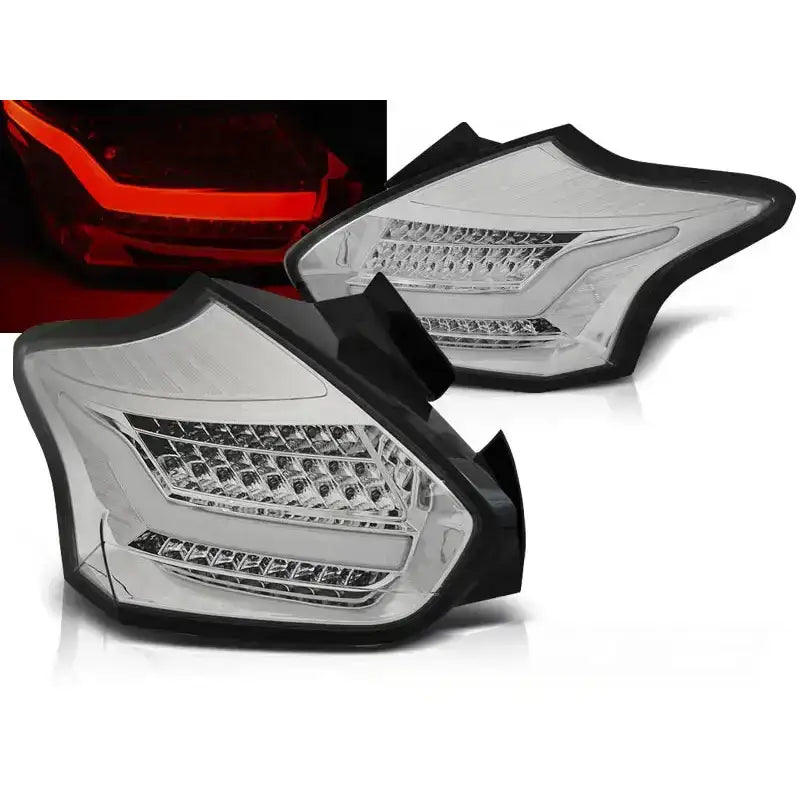 Baklykter Ford Focus 3 Hatchback Chrome SEQ LED med sorte kanter, én lykt tent med rød LED.