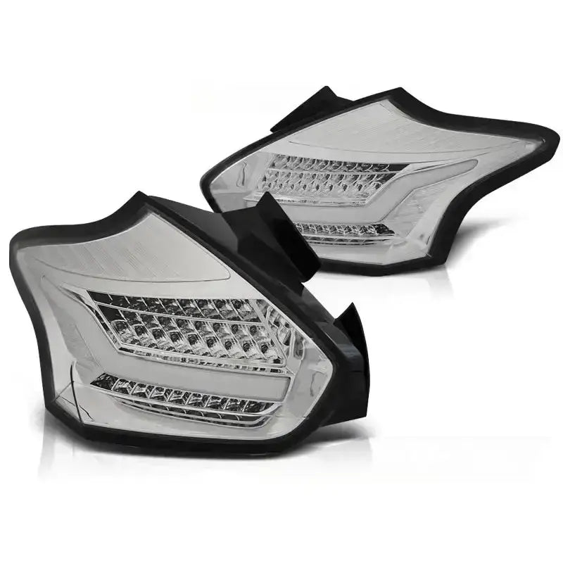 Baklykt Ford Focus 3 Hatchback Chrome SEQ LED med svarte kanter og tydelige LED-elementer.