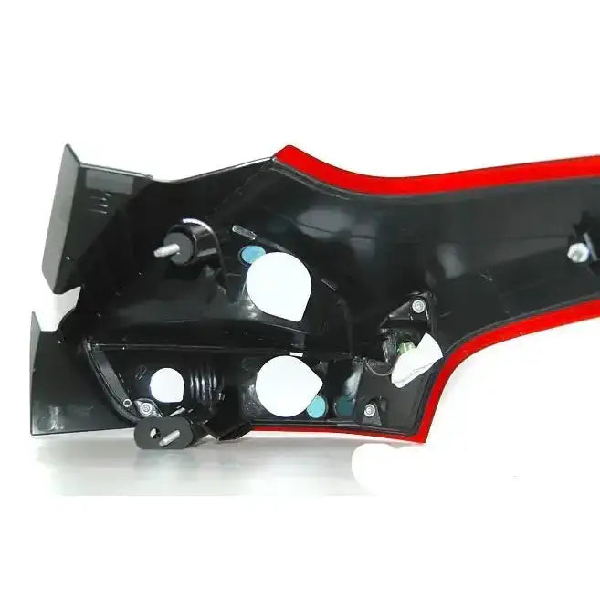 Baklykt til Ford Focus 3 Hatchback vist fra innsiden med synlige festepunkter og åpninger.