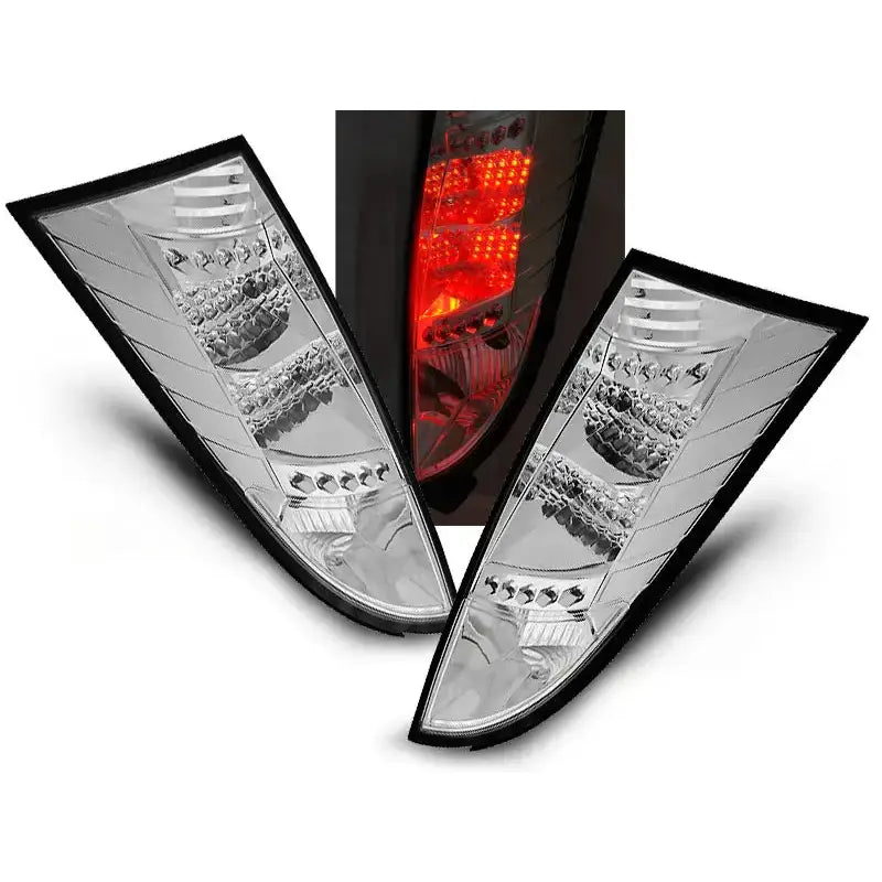 Baklykter Ford Focus Mk1 Chrome Led med klar linse og sølv reflektor, én lykt med rødt LED-lys.