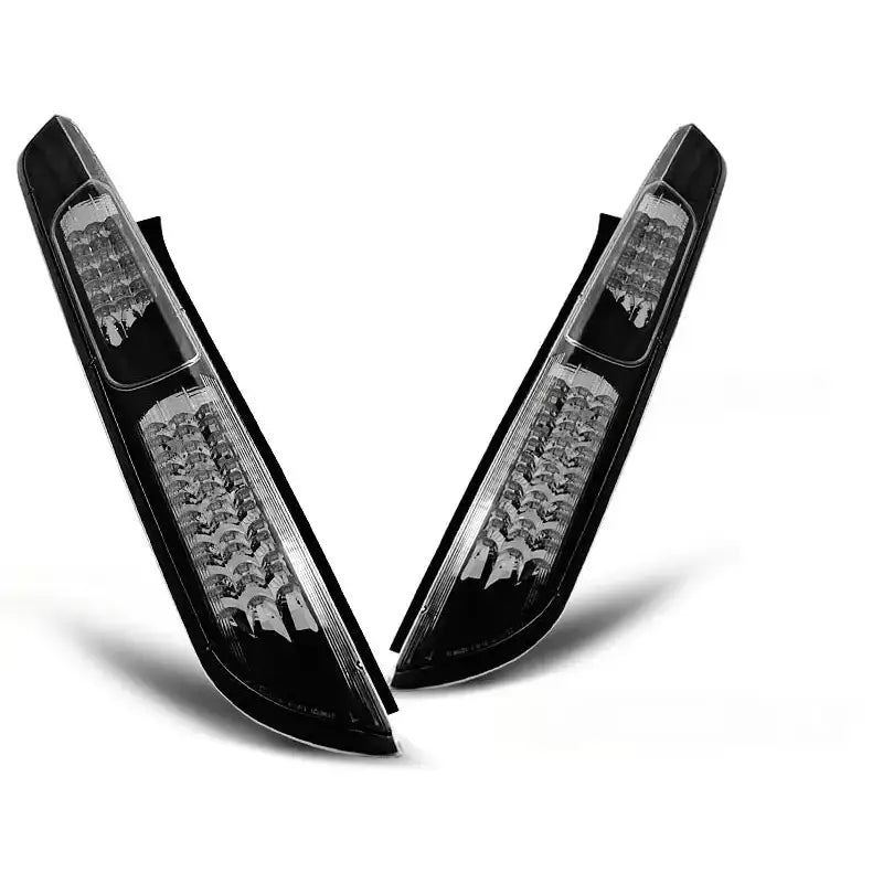 Baklykter Ford Focus Mk2 08-10 HB Black Led med klare linser og LED-pærer, vist fra skrå vinkel.