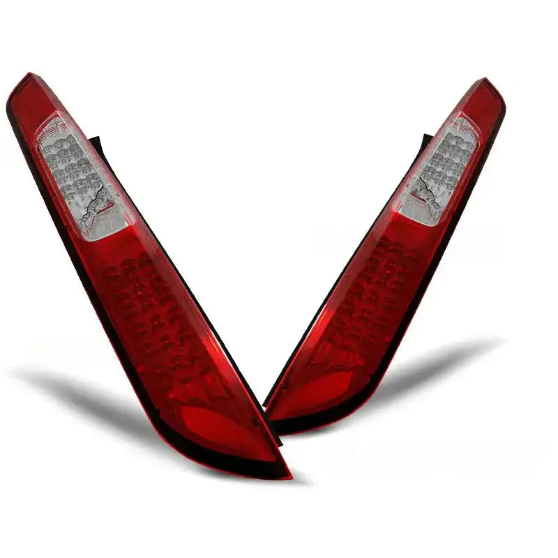 Baklykter Ford Focus Mk2 08-10 HB Red White Led i rød og klar plast, sett forfra på hvit bakgrunn.