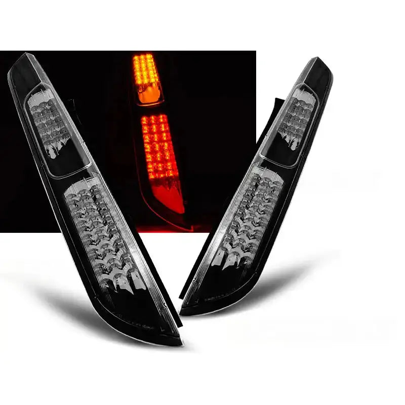 Baklykter Ford Focus Mk2 09.04-08 HB Black Led med klare linser, vist fra skrå vinkel.