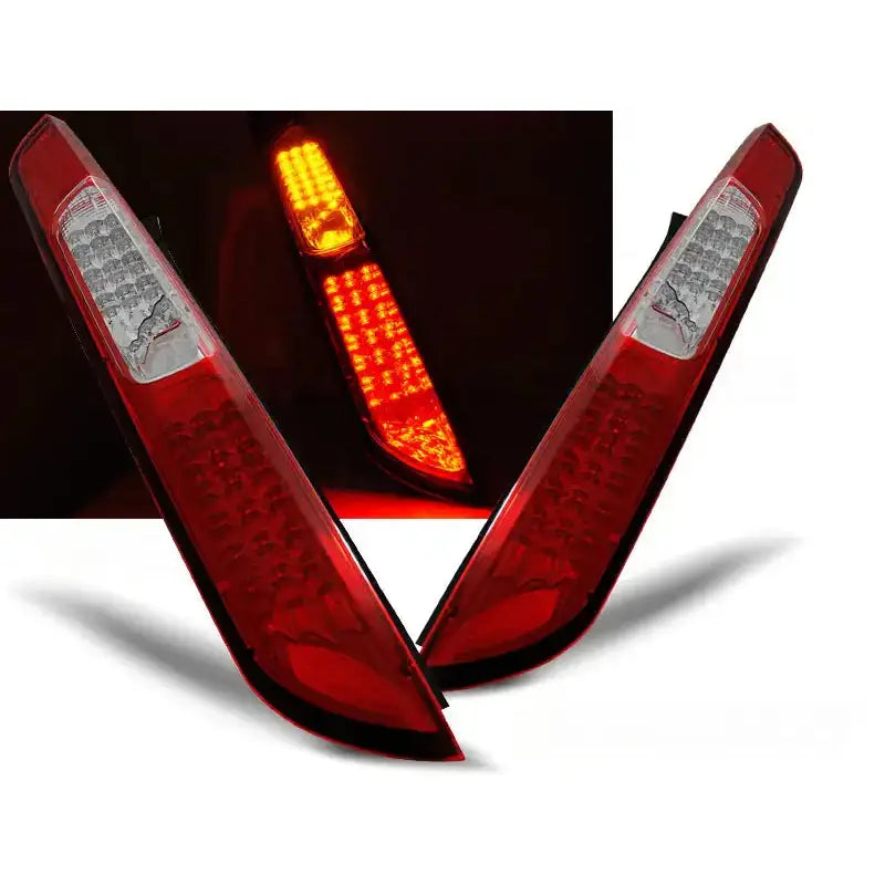Baklykter Ford Focus Mk2 09.04-08 HB med rødt og hvitt LED-lys, sett fra skrå vinkel.
