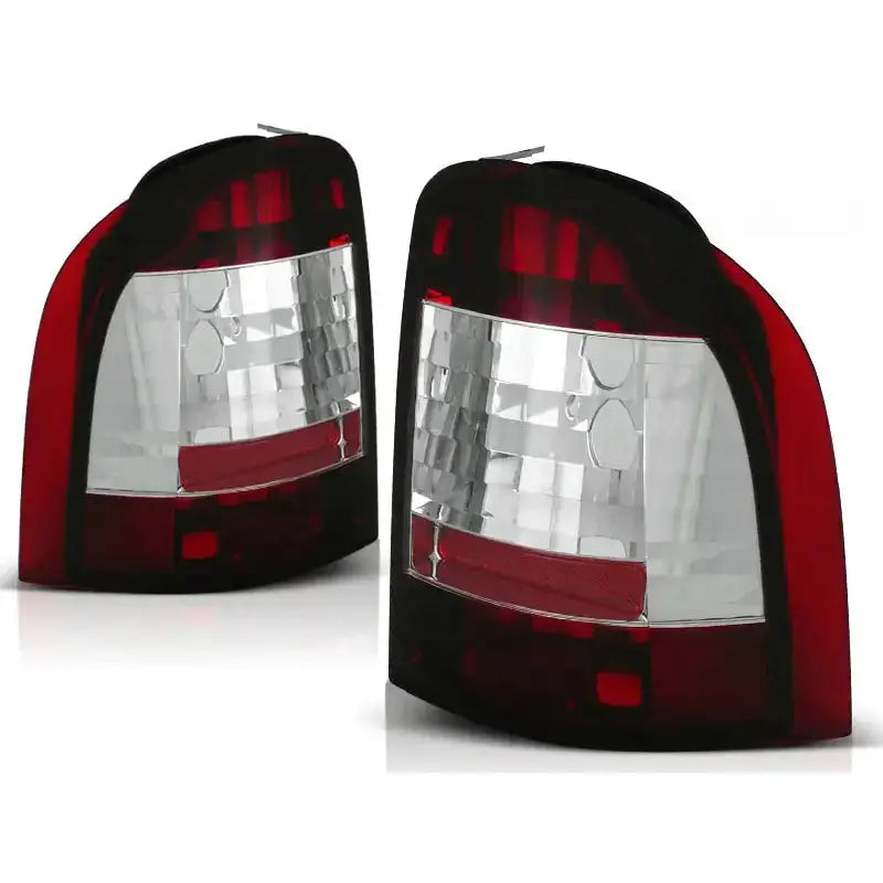 Baklykter Ford Mondeo 01.93-08.00 St.Vogn i rød og klar plast, skrå vinkel mot hvit bakgrunn.