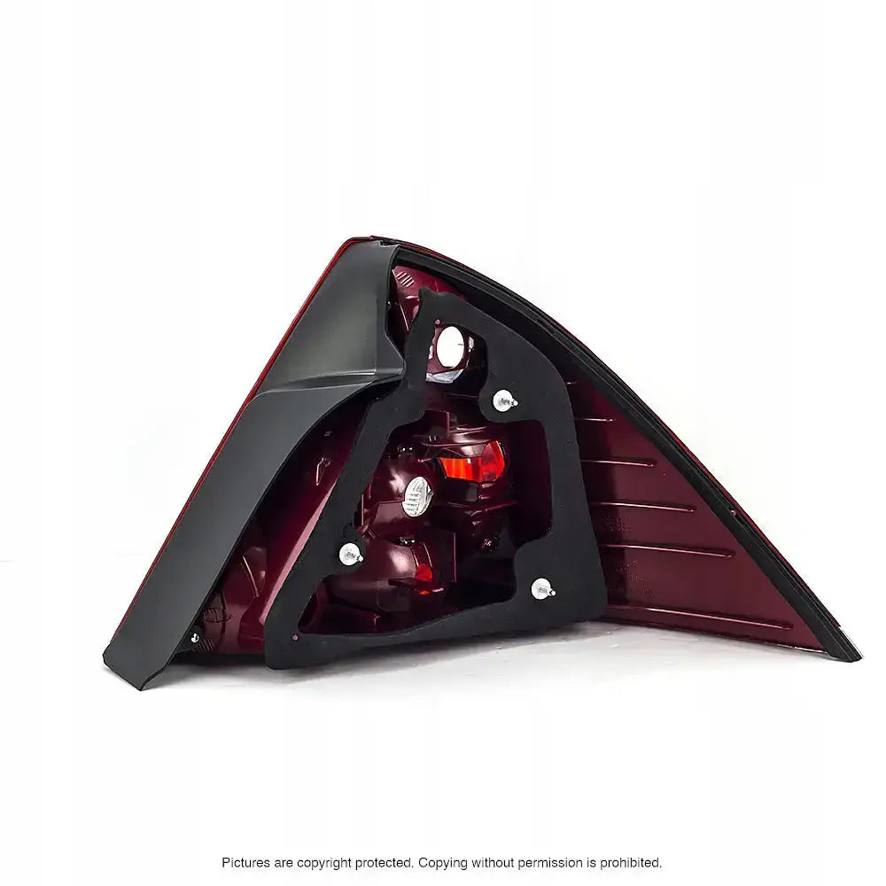 Baklamper Ford Mondeo 05-07 bakside med synlige skruer og festepunkter for enkel montering.