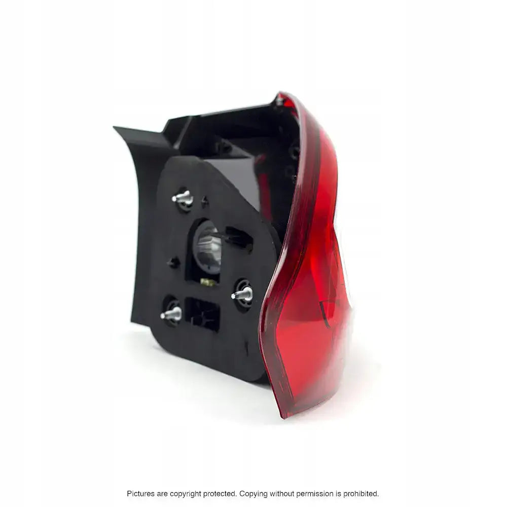 Baklys Ford Mondeo IV Facelift 10-14 LED fra skrå bakvinkel, viser monteringspunkter og tilkoblingshull.