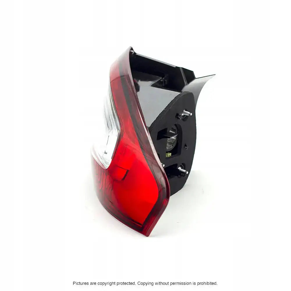 Baklamper Ford Mondeo IV Facelift LED baklykt med rød og klar linse, skrå bakside med festebolter.