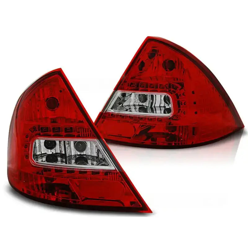 Baklykt Ford Mondeo Mk3 rød og hvit LED, skråvisning med kromdetaljer og klare felt.