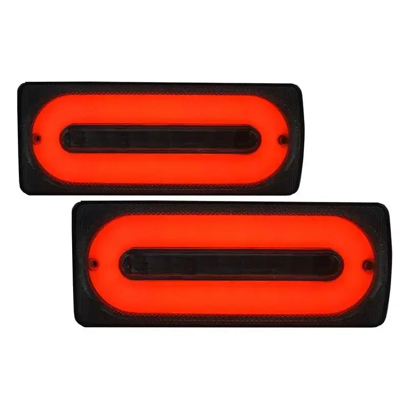 Baklys Full Led Dynamic Mercedes G-Klasse W463 sett fra skrå vinkel, viser begge lykter tydelig.