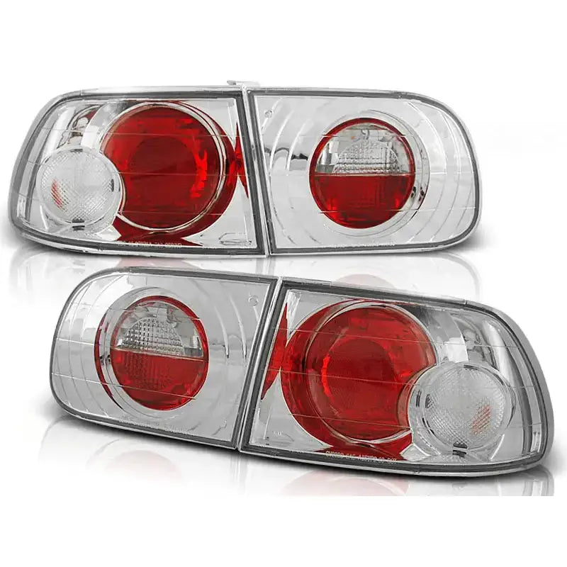 Baklykter Honda Civic 09.91-08.95 3D Chrome med klare og røde detaljer, sett fra skrå vinkel.