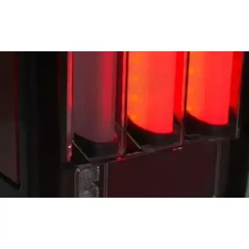 Baklys Jeep Wrangler JK LED Bar Smoke Black med tre vertikale røde lysrør og sort ramme.