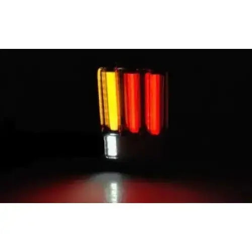 Baklykter Jeep Wrangler JK 07-18 LED Bar Smoke Black med aktive lysdioder i mørket.