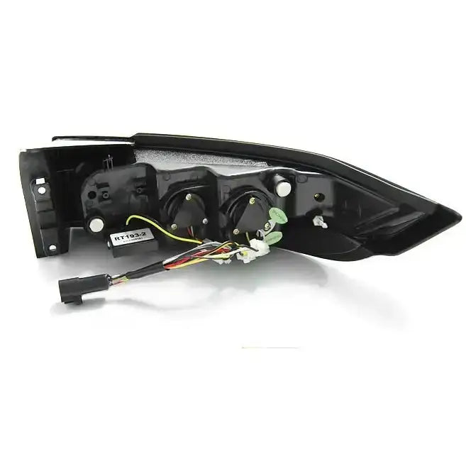 Baklykter Land Rover Range Rover Evoque 11- Black Led sett bakfra med synlige ledninger og koblinger.