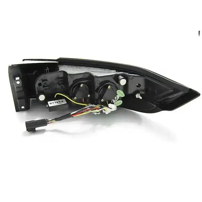 Baklykter Land Rover Range Rover Evoque 11- smoke LED sett bakfra med synlige ledninger og festepunkter.