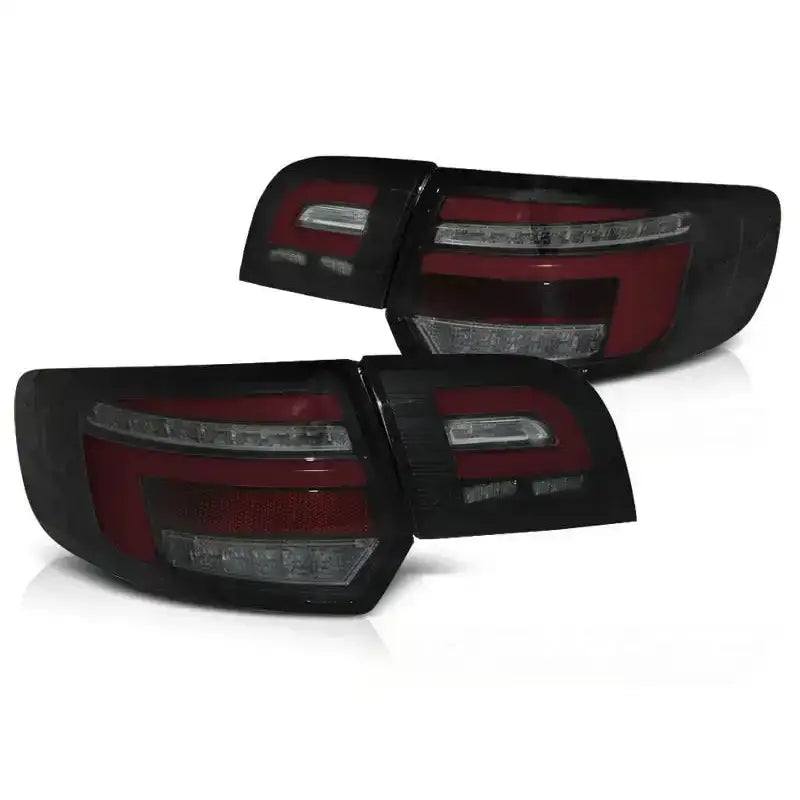 Baklykter Led Bar Red Tail Lights for Audi A3 8P med rød og klar plast mot hvit bakgrunn.