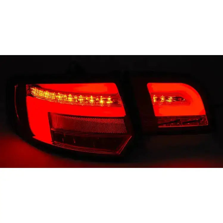 Baklykt LED Bar Tail Lights Red Smoke for Audi A3 8P 5D, rødt lysmønster synlig bakfra i mørket.