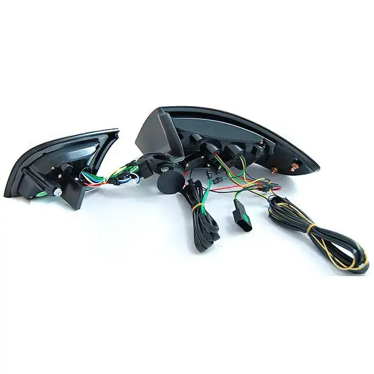 Baklys LED Bar Tail Lights Red Smoke med synlige ledninger og koblinger for Audi A3 8P 5D.