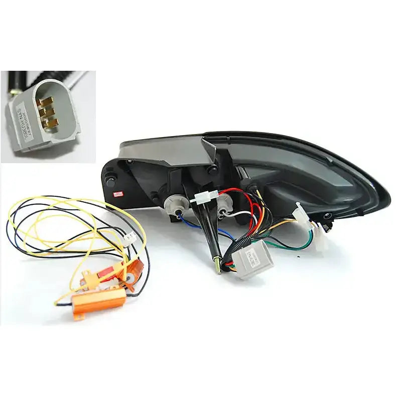 Baklys Led Bar Tail Lights Smoke for Seat Ibiza 6J, bakside med synlige ledninger og hvit kontakt.