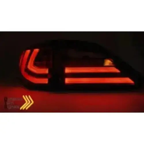 Baklykt Lexus RX III 350 09-12 Black Led SQL sett bakfra med røde og oransje LED-lys tent.