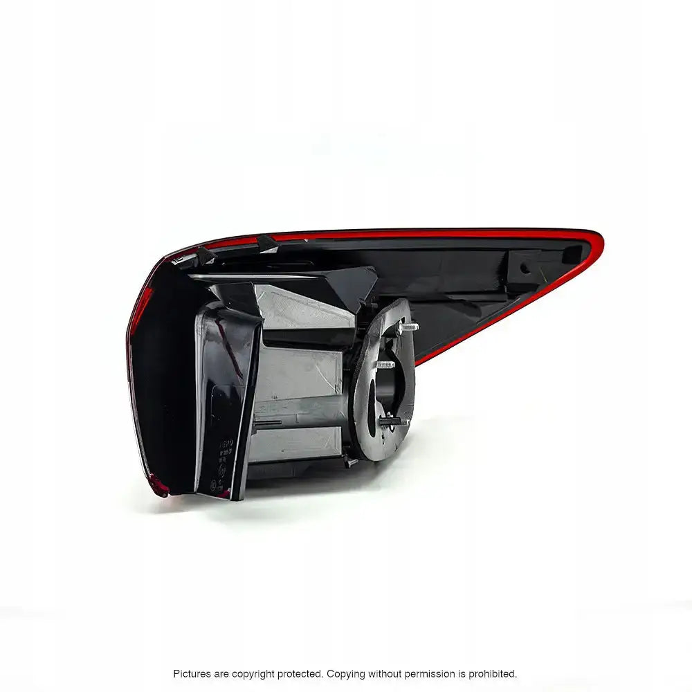 Baklys Mazda 6 12-15 WY21W sett bakfra med synlig monteringsfeste og detaljer i svart og rød plast.