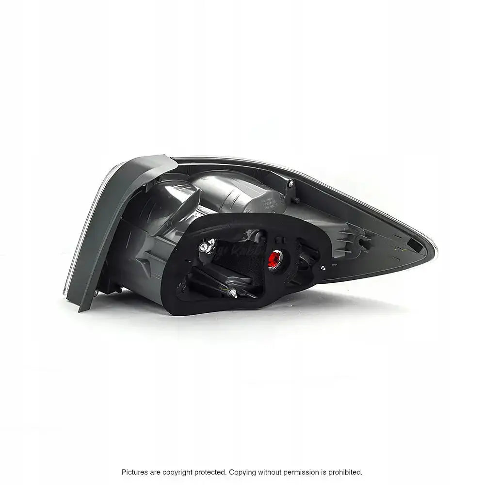 Baklykter Mazda CX-7 07-12 W21/5W vist som representativt produktbilde mot hvit bakgrunn.