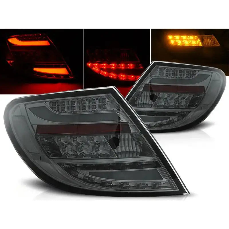 Baklykter Mercedes C-Klasse W204 Sedan 07-10 med sotet glass og LED-bar, sett fra skrå vinkel.