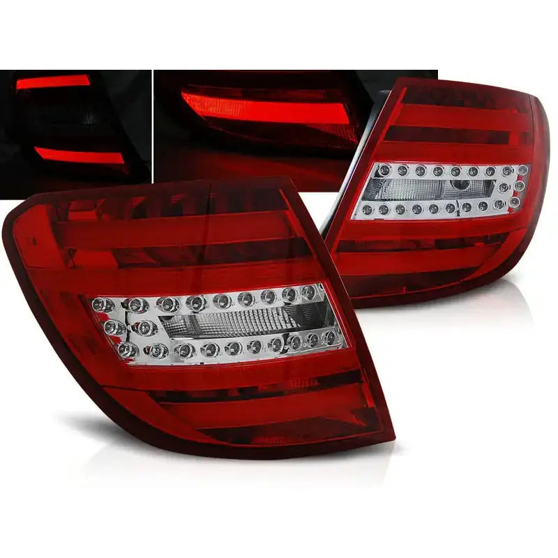Baklykter Mercedes C-Klasse W204 St.Vogn 07-10 med LED-bar, sett skrått forfra med røde og klare felt.