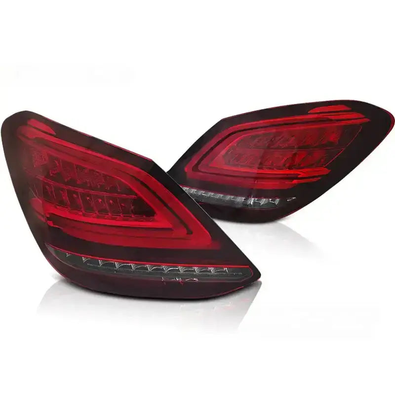 Baklykter Mercedes C-Klasse W205 LED, røde og sorte med synlige LED-striper og mønster.