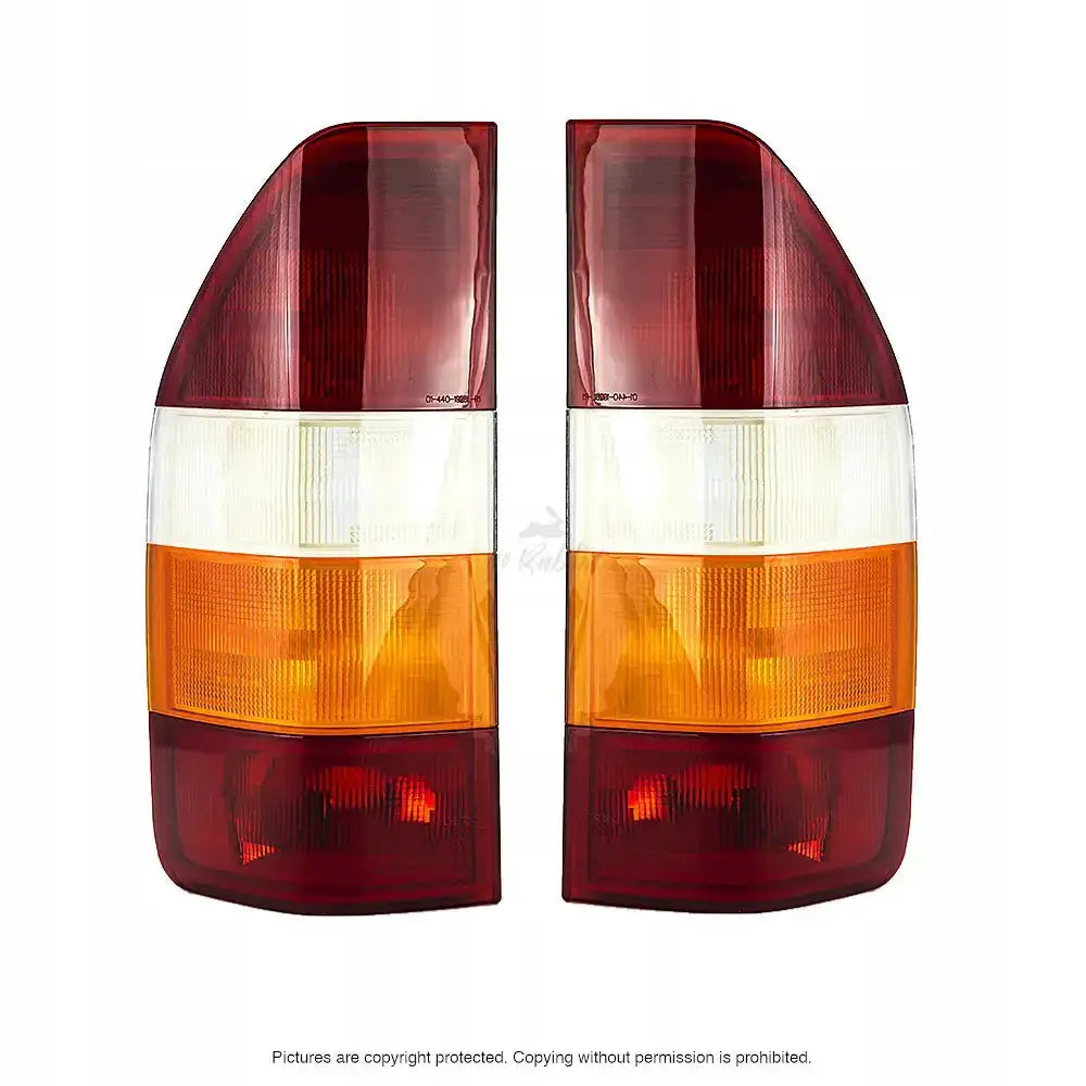 Baklykter Mercedes Sprinter 901 902 95-06 sett forfra med røde, hvite og oransje felt.