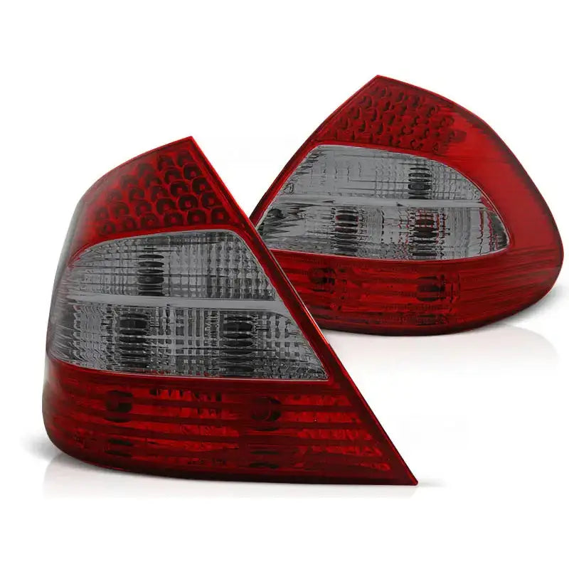 Baklykt Mercedes W211 E-Klasse Red Smoke LED sett vist fra skrå vinkel med reflektordetaljer.