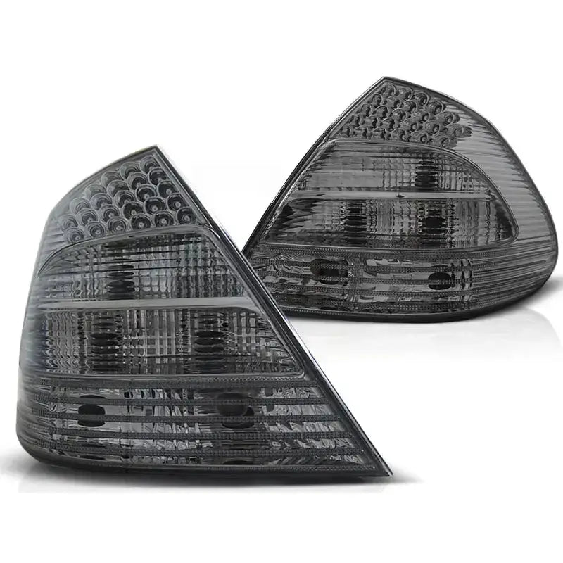 Baklykt Mercedes W211 E-Klasse LED smoke, sett fra skrå vinkel med synlige refleksdetaljer.