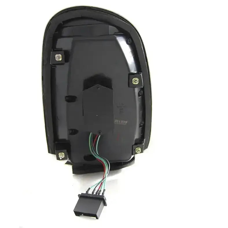 Baklamper Mini R60 Countryman bakside med synlige skruer, festebolter og elektriske ledninger.