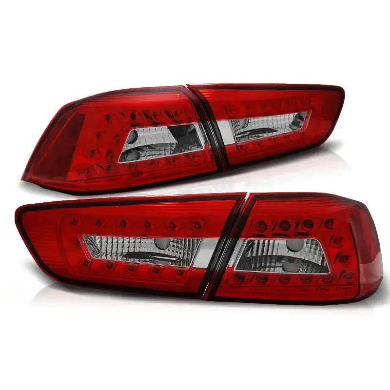 Baklykt Mitsubishi Lancer 8 Sedan 08-11 med røde og hvite LED-elementer, avlangt design, vist fra skrå vinkel.